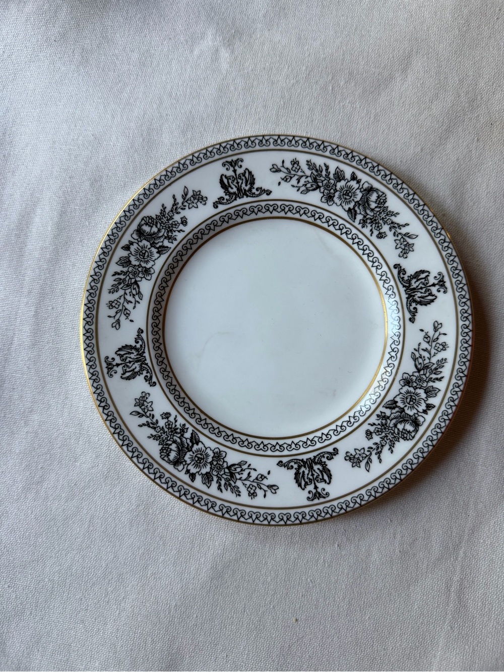 Columbia Black by Wedgwood
Bread and Butter Plates